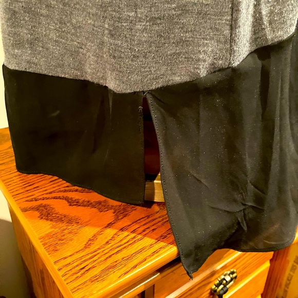 AB STUDIO XL GRAY TOP W/JEWELED NECKLINE. POLY RAYON KNIT W/CHIFFON HI-LOW HEM. - Picture 4 of 5